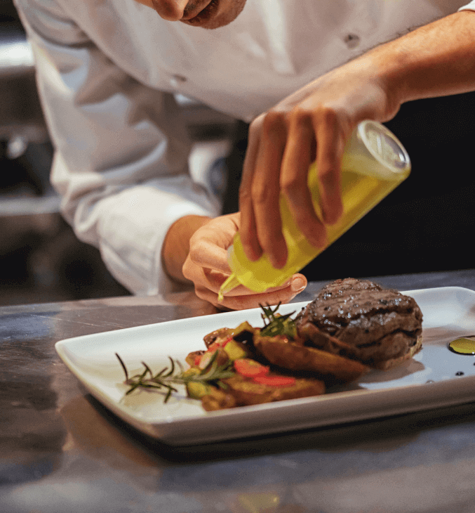 Preparation of a plate to be served in a restaurant.